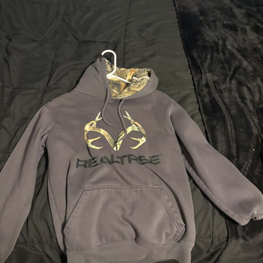 Realtree Men's Black Camouflage Logo Fleece Pullover Hoodie